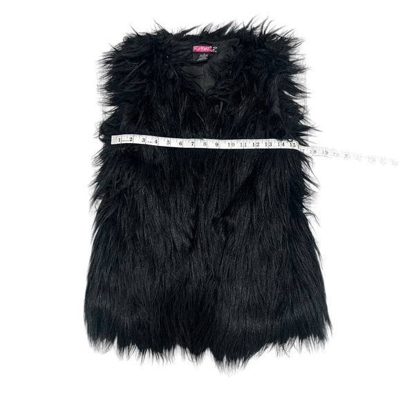 Say What Faux Fur Black Vest - Picture 3 of 9